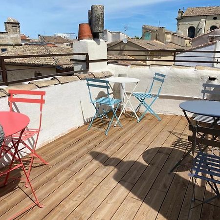 La Tour 3: Appart Au Coeur De La Petite Venise L'Isle-sur-la-Sorgue Bagian luar foto