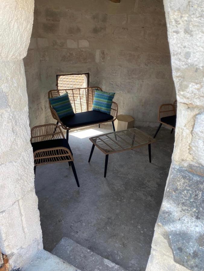La Tour 3: Appart Au Coeur De La Petite Venise L'Isle-sur-la-Sorgue Bagian luar foto